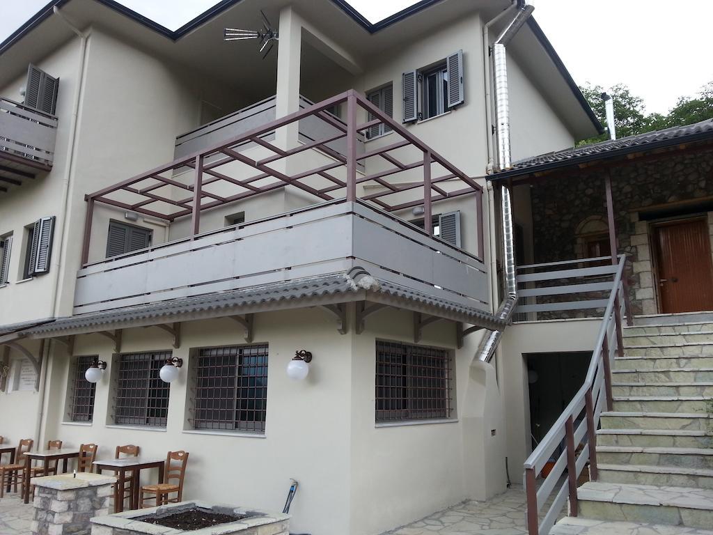 To Greki Hotel Livartzi Exterior foto